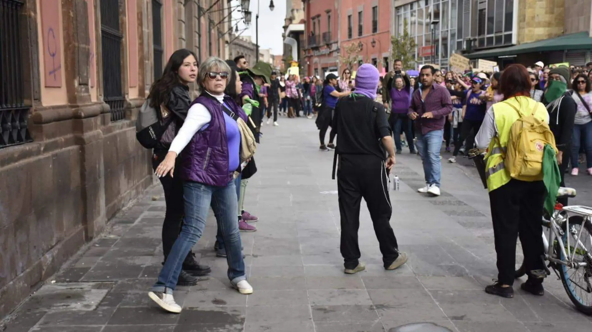 Vandalizan UASLP feministas marcha femnista